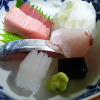 板前心 菊うら - 赤身、中トロなど5点