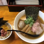 らぁめん 葉月 - 梅干と昆布のご飯にしましたが、ご飯もおいし〜い味があるので、次回は素ライスでいきます。