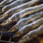 Grilled silver-striped round herring (one skewer)