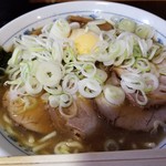 麺屋 ごとう - チャーシューメン、ねぎ多め。