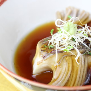 不辭勞苦精心熬製的高湯 ◆日本料理之花
