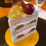 パティスリー SATSUKI - エクストラスーパーグレープショートケーキ