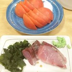 大露路 - 冷やしトマトぶり刺し（一切れ喰ったな）