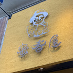 蜜香屋 - 黄色が目印。