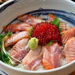 ・Roasted salmon and salmon roe Oyako-don (Chicken and egg bowl) /udon set