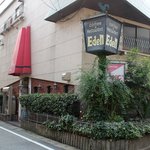 Eden - 内装もクラシック、落ち着いた喫茶店