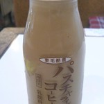 ミルクランド - 迷った挙げ句追加注文した
★低温殺菌珈琲牛乳100円(食事した人の追加価格)
牧場直営店での生乳90％の珈琲牛乳人気のよう
珈琲も好きだけど...身体を考え珈琲牛乳だと負担は和らげるかな？