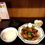 青山ふーちん - ナスと豚バラ炒め定食大盛780円。