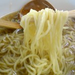 まるでん 北上ラーメン - 特製の中細縮れ麺