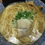 らーめん 稲垣 - 醤油煮干しそば（680円）＋中盛（50円）