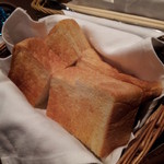 ビストロ シャンパーニュ - ラミのパン（おかわりできます）