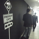 フリーマン カフェ - 2Fにカフェの標識発見！