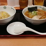 熱烈中華食堂 日高屋 - 半ラーメン、半炒飯セット