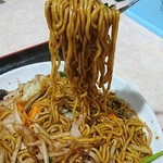 香満園 - 付属のフォークで麺リフト！