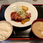 和食感 Yellow Factory  - 本日の日替わりは、「豚肩ロースの照り焼きステーキ&ミニ豚汁」です♫