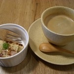 ジャンブルアップ - 紅茶のﾊﾟｳﾝﾄﾞｹｰｷとコーヒー