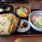 Sobakou - カツ丼御膳（カツ丼、ミニうどん、サラダ、新香）：890円