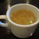 モカボーイ - 「日替わりランチ（ジャークチキン）」のスープ（味噌汁）