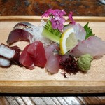 婆娑羅 - 刺身盛り合わせ（さば、たこ、マグロ、アジ、カンパチ、タイ）