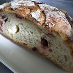 町草パン製造所 - 料理写真:クリームチーズ＆クランベリー（ハーフ）@300