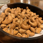 平家 - カシューナッツ揚げ 熱いんだけど美味しい