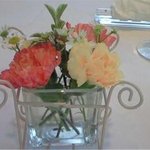 フランス料理 ラ・ブランシュ - テーブル上の花