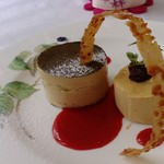 レストラン虫狩 - デザートは３種類からチョイス可能。これは紅茶のムース。