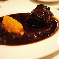 ヌガ - 和牛ほほ肉の赤ワイン煮込み