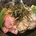 Wadan - これが海鮮丼
                      鮪と鯛が見えてる