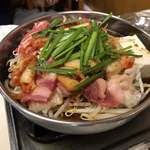 たつ屋 - 2019年9月28日　ホルモン鍋（1人前）900円