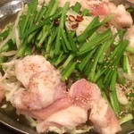 匠屋 あいべ - お店で炊いた極上の牛骨スープで和牛もつ鍋