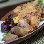 かたつむり - 2019.9 天ぷら（クロマイタケ、シロマイタケ、花咲栗、親芋、生落花生）