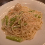 PASTAVOLA - ホタテとアスパラのかにクリームソース