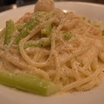 PASTAVOLA - ホタテとアスパラのかにクリームソース