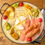 kawara CAFE＆DINING - 熟成黒豚とカマンベールの明太チーズミルフィーユ鍋