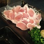 Honkakusumibiyakitoriirodori - ささみの造り。甘めの醤油がよく合う☆