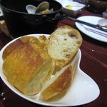 バルアヴァンタンガ - アサリから出たスープがとっても美味しかったんでパンを頼んでスープをソース替わりにいただきました。