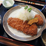 とんかつ ひのや - ロースかつ定食1100円＋かにクリームコロッケ150円