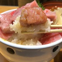 日本橋茅場町 寿司 鮮極 - 酢飯と供にトロぶつを頂く
