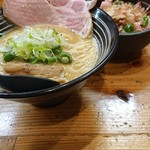 極麺 青二犀 - 鶏醤油+大人のチャーシュー丼