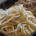 そば たかや - 料理写真:粗挽き780円。蕎麦の実を粗く挽いてます。白い粒々が特徴です