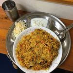 となりのインド人 - マトンビリヤニ
                                900円！
                                チキンかマトンかを聞かれます。
                                チキンの方の価格はわかりません。