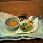 毎度かわる　サケが二本飲めちゃうおとおし