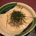 赤坂 渡なべ - 鯛のゴマダレ 渡なべさんのごまだれが好き。鯛の切り方も好みなんです。 まずは、日本酒と鯛のごまだれで。鯛のごまだれをおかわりして、鯛茶でいただきました。