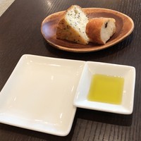 THE FUNATSUYA - セサミパン、レーズンクルミパン、オリーブオイル