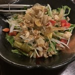 昔屋 - 鶏皮サラダ