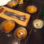 ダバ インディア - マサラドーサ用のカレーとチャツネ（ダバパーティ）