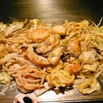 まま家 - 海鮮スペシャル焼そば【塩味】(イカ･海老･ホタテ貝・カキ)