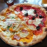 Serafina NEW YORK さいたま新都心店 - ピザはハーフ&ハーフ