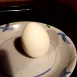 青山ふーちん - サービスのゆで卵。殻を剥くのもセルフです。